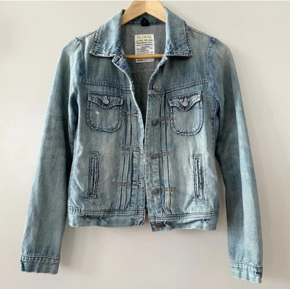 J. Crew Womens Classic Jean Jacket Sz XS Cotton Distressed Denim Blue 21769 - Picture 10 of 10